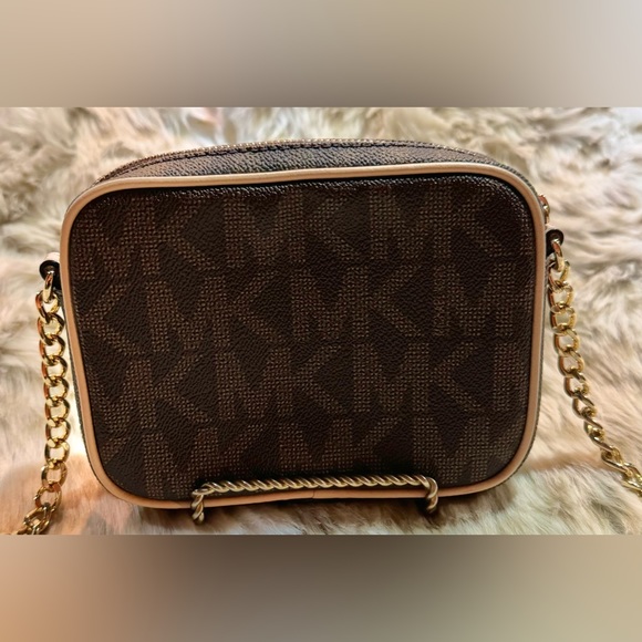 Michael kors crossbody pouch purse - Picture 2 of 3